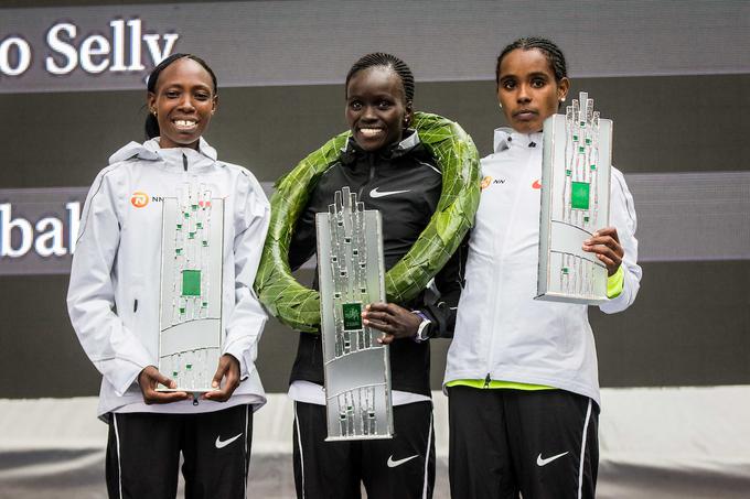 2:22:58 je nova najboljša znamka maratonske razdalje v ženski konkurenci ljubljanskega maratona. Lastnica rekorda je Kenijka Visiline Jepkesho. | Foto: Žiga Zupan/Sportida