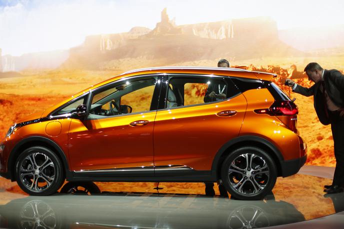 Chevrolet Bolt, General Motors | Pre petimi leti je General Motors predstavil električno vozilo Chevrolet Bolt EV, do leta 2025 pa želijo ustvariti še 30 novih modelov popolnoma električnih vozil v celotnem portfelju svojih blagovnih znamk. | Foto Reuters