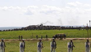 Sirski Kurdi napredujejo ob meji s Turčijo, civilisti bežijo