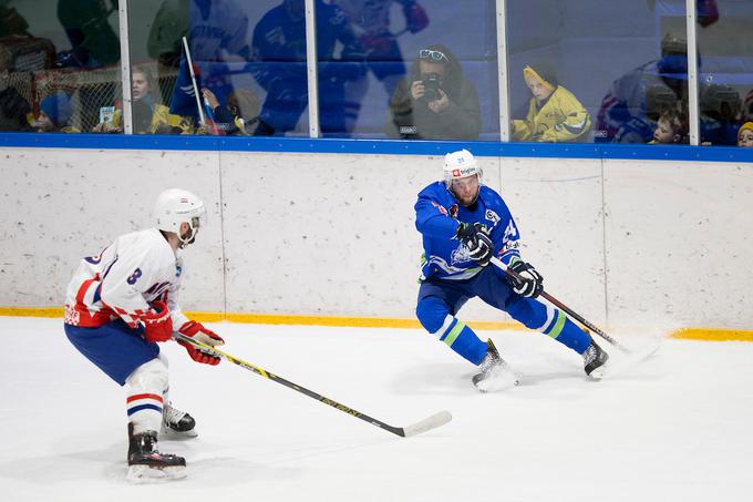 Rok Tičar je že v šesti sekundi zatresel hrvaško mrežo. V prvi tretjini so Slovenci zadeli kar šestkrat. | Foto: Urban Urbanc/Sportida