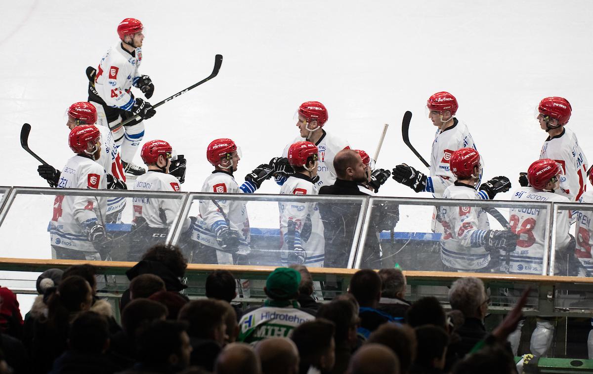 HK Olimpija HDD Jesenice | Hokejisti Jesenic so po podaljšku izgubili pri Cortini. Tekma je bila zaradi ukrepov v povezavi s koronavirusom odigrana za zaprtimi vrati. | Foto Grega Valančič/Sportida