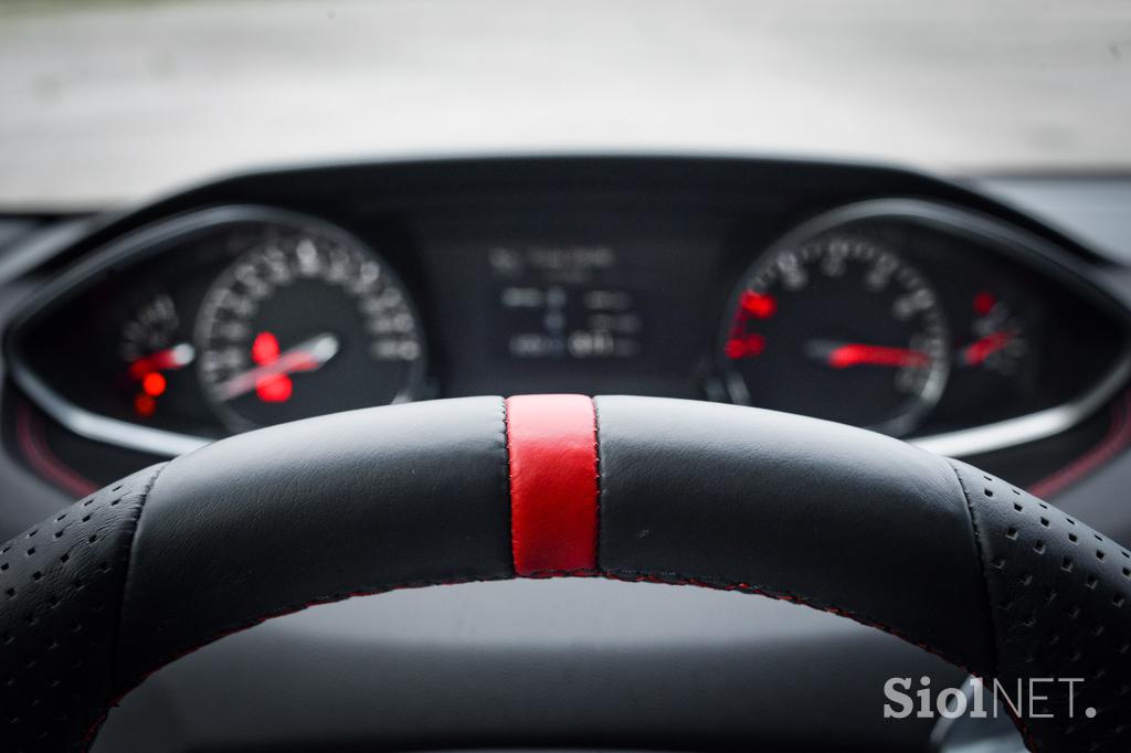 Peugeot 308 GTi - fotogalerija testnega vozila