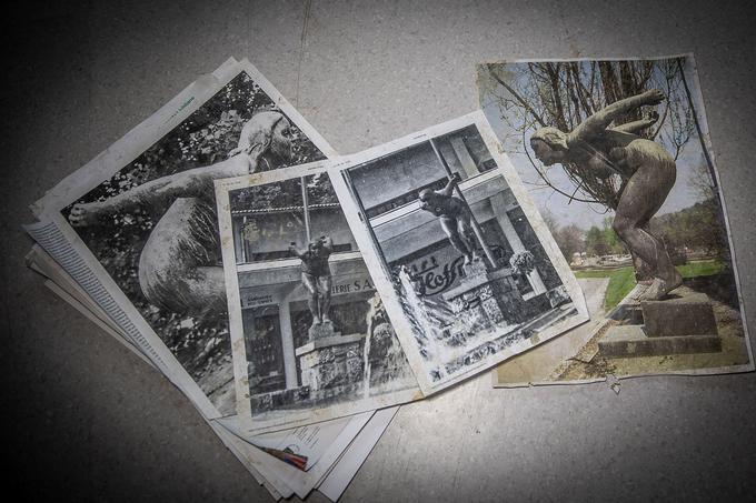 Pri delu sta si pomagala s starimi fotografijami in katalogi. | Foto: Ana Kovač