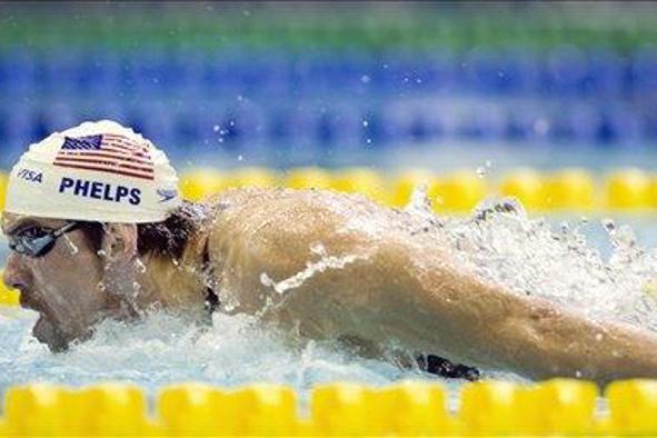 Phelps le za las zgrešil svetovni rekord