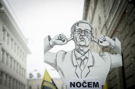 protest policistov pred vlado