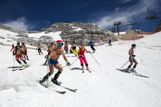 Na Kaninu je neredko mogoče smučati tudi po prvomajskih praznikih – ta fotografija je nastala junija lani. | Foto: Matic Klanšek Velej/Sportida