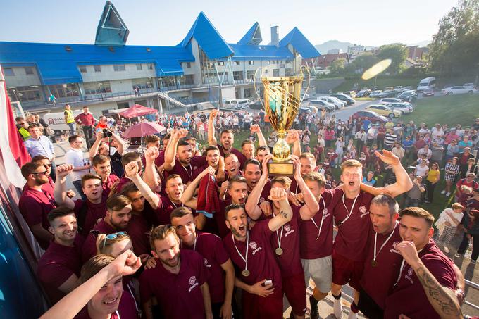 Drugoligaški prvak Triglav se vrača med prvoligaše. Iz 2. SNL je med najboljše napredoval tudi Ankaran. | Foto: Žiga Zupan/Sportida