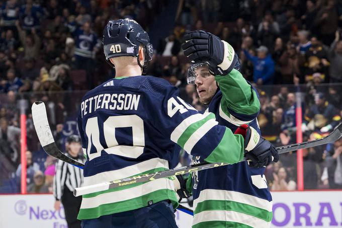 Elias Pettersson je bil uspešen v 13. sekundi podaljška. | Foto: Reuters