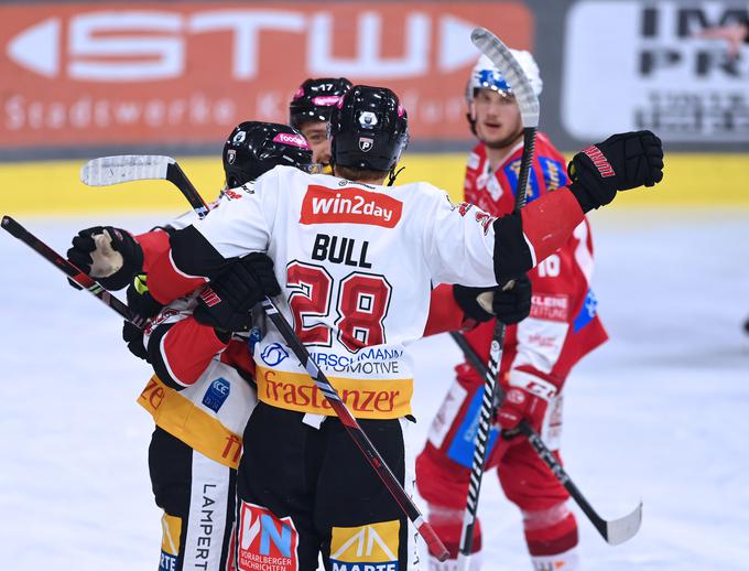 Pioneers Vorarlberg ostaja v igri. V ponedeljek je Celovec premagal s 6:1, a Korošci imajo še en zaključni plošček. | Foto: EC-KAC/Pessentheiner