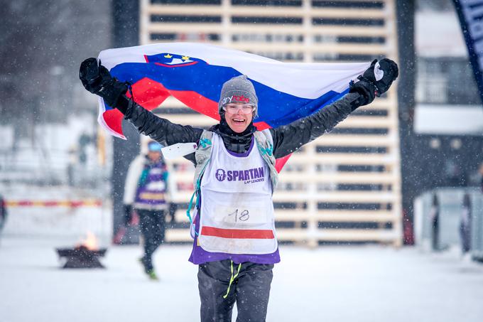 "Ko hodim za ameriško zastavo, se počutim, kot da hodim za tujo zastavo, ko pa hodim za slovensko, se počutim kot doma." | Foto: 