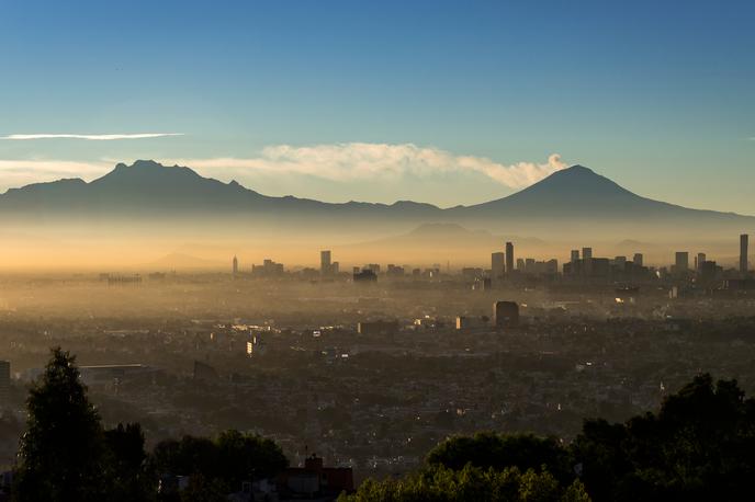 Ciudad de Mexico, mehika | Mehiška prestolnica, ki je na 2240 metrih nadmorske višine, načeloma uživa relativno milo klimo, le redka stanovanja imajo nameščene klimatske naprave. | Foto Shutterstock