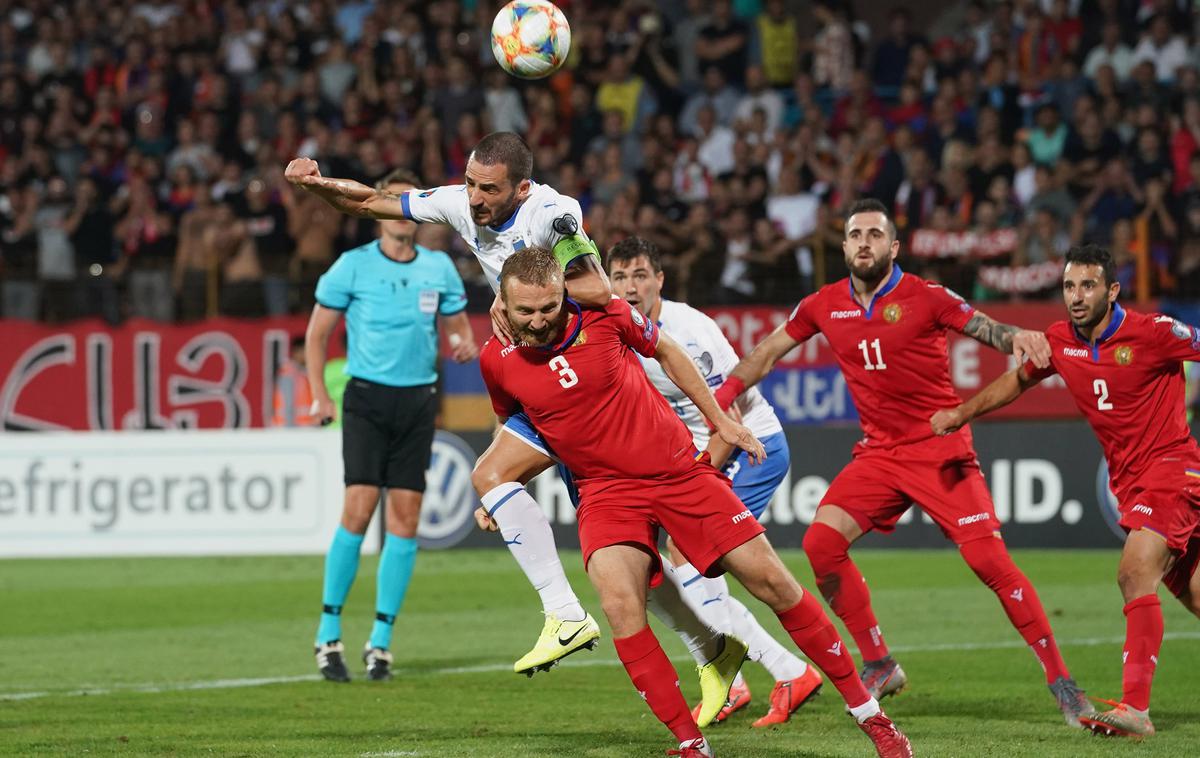 Varazdat Haroyan | Varazdat Haroyan (številka tri) namesto na zelenice na bojišče. | Foto Getty Images