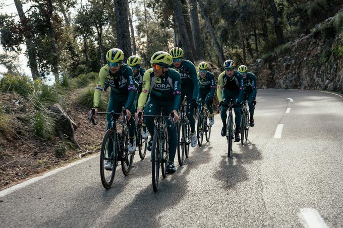 Primož Roglič se v novi ekipi dobro počuti. | Foto: Matthis Waetzel/BORA - hansgrohe