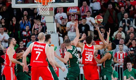 Crvena zvezda v krizi, Olympiacos dobil grški derbi