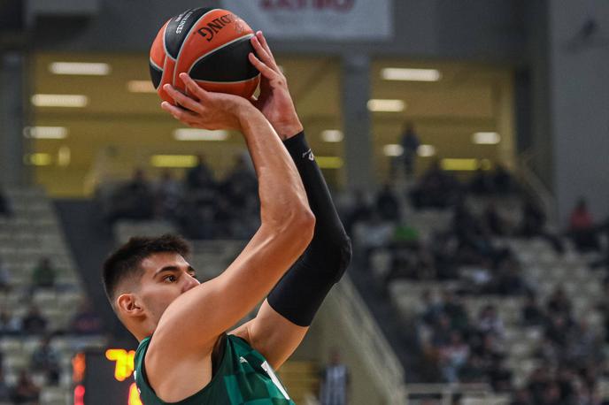 Panathinaikos Panagiotis Kalaitzakis | Panagiotis Kalaitzakis je poskrbel za koš večera. Zadel je čez celo igrišče. | Foto Guliver Image