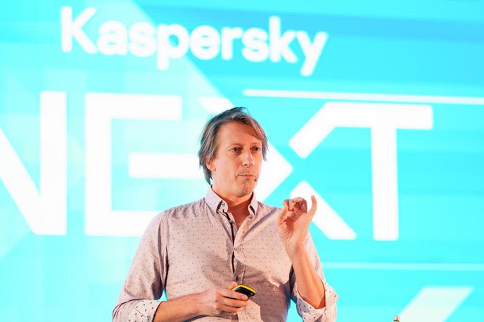 Tony Belpaeme, Kaspersky Next 2019 | Tony Belpaeme, profesor in znanstvenik kognitivne robotike in umetne inteligence na Univerzi v Ghentu (Belgija) in Univerzi v Plymouthu (Združeno kraljestvo).