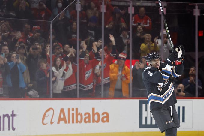 Ovečkin je pri domači zmagi Washington Capitals nad Winnipeg Jets s 4:1 prispeval dva zadetka in svoj izkupiček v karieri dvignil na 802 gola. | Foto: STA/Katja Kodba