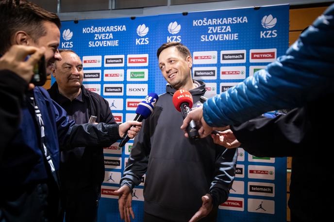 trening slovenska košarkarska reprezentanca Aleksander Sekulić | Aleksander Sekulić bo moral v zelo kratkem času uigrati povsem spremenjeno slovensko reprezentanco.  | Foto Vid Ponikvar/Sportida