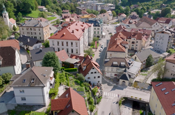 Obiskali smo kraj, kjer so doma rudarstvo, čipka in žlikrofi #video