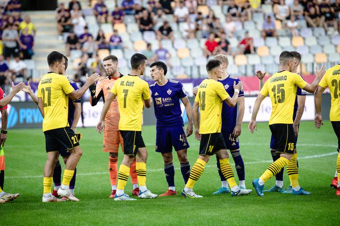 Radomlje so povsem nadigrale Maribor. | Foto: Blaž Weindorfer/Sportida