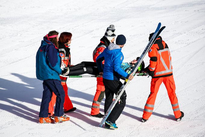 Emo Klinec so po padcu odpeljali v bolnišnico. | Foto: Matic Klanšek Velej/Sportida