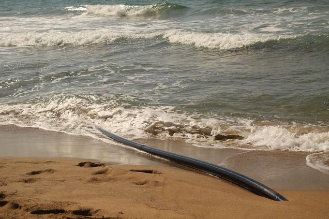 Podmorski kabli v morja in oceane v veliki večini primerov vstopajo na težko dostopnih ali zaščitenih mestih, a njihove natančne lokacije veljajo za neke vrste javno skrivnost.  | Foto: Shutterstock