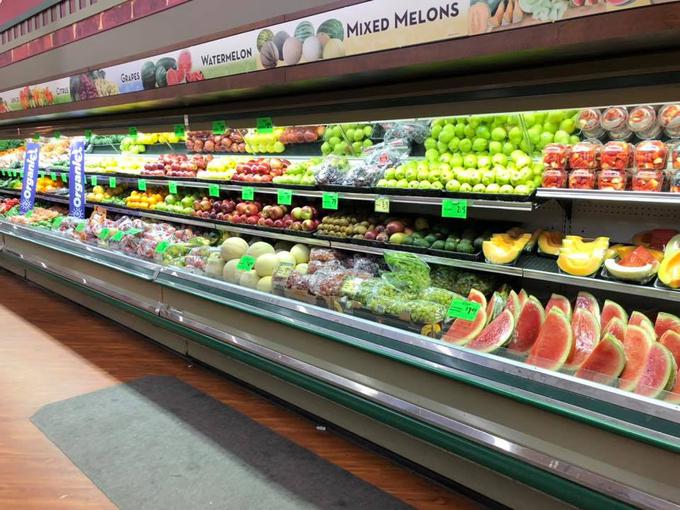 "Z veliko truda nam je uspelo," je zapisal Fasula, ko je objavil sliko polic, ponovno polnih pisanih izdelkov. | Foto: Gerrity's Supermarket