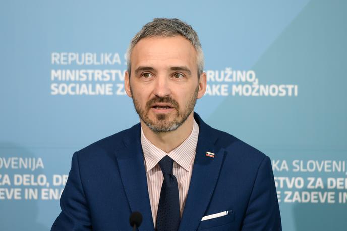 Janez Cigler Kralj | Minister za delo Janez Cigler Kralj ugotavlja, da jim je v domovih za starejše uspelo zajeziti drugi val novega koronavirusa. | Foto STA