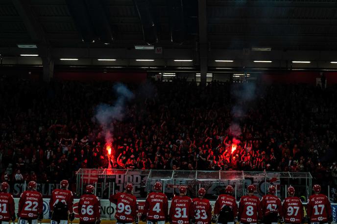 HDD Jesenice navijači | Jeseničani bodo tudi v prihodnji sezoni igrali v Alpski ligi. | Foto Peter Podobnik/Sportida