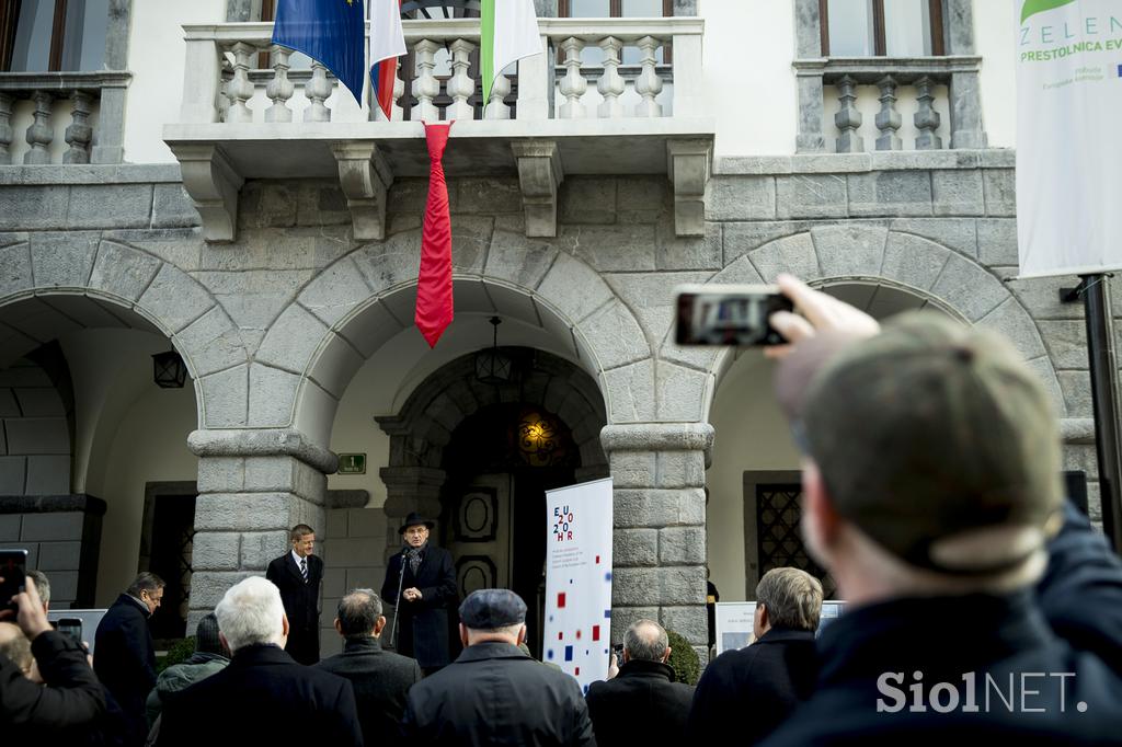 Izobešanje hrvaške zastave na pročelje mestne hiše