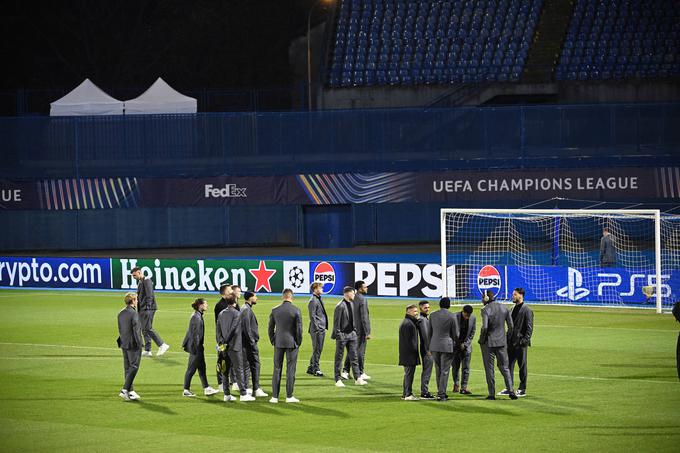 Nogometaši Borussie Dortmund so tako v torek "preizkusili" travnato površino na stadionu Maksimir. | Foto: Reuters