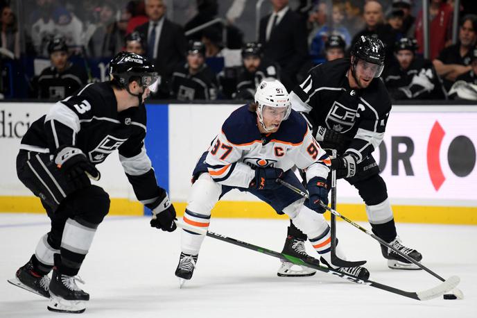 Anže Kopitar | Kopitarjevi Kralji so na domačem ledu klonili pred Oljarji iz Edmontona (2:4). Slovenski zvezdnik je prispeval gol za znižanje na 1:3. | Foto Getty Images