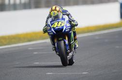 Valentino Rossi na ravni Jorgeja Lorenza. Žal en dan prepozno.