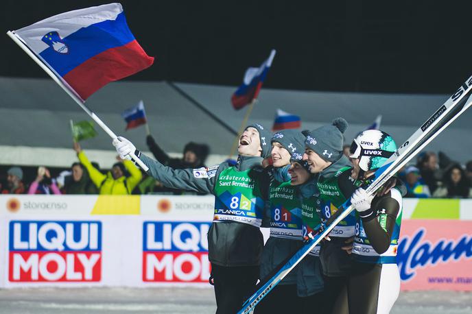 Anže Lanišek, Timi Zajc, Žiga Jelar, Lovro Kos, prvaki, Planica 2023 | Slovenija v sestavi Lovro Kos, Žiga Jelar, Timi Zajc in Anže Lanišek je skočila do zlate ekipne medalje. | Foto Grega Valančič/Sportida