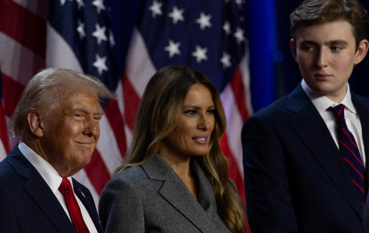 Donald Trump, Melania Trump, Barron Trump | Donald Trump je v nasprotju s tradicijo na slovesnost povabil tudi nekatere svetovne voditelje.  | Foto Reuters