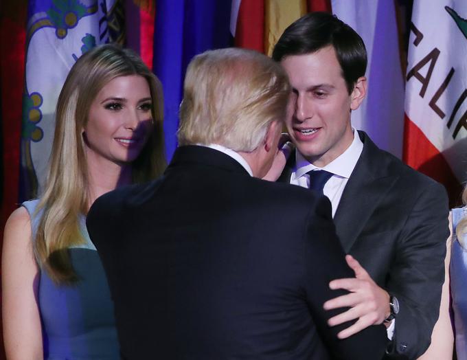 Trumpov zet in svetovalec Jared Kushner za opravljanje svojega dela uporablja zasebne naslove elektronske pošte. Ko je to počela Hillary Clinton, so na Trumpovih predvolilnih zborih vzklikali: "Zaprite jo!" | Foto: Getty Images