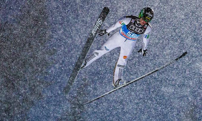 "Nič se ne popravim. Namesto da bi čez prelet začel pridobivati, ostanem na istem, to me že zelo spravlja ob živce in v slabo voljo," je povedal Peter Prevc. | Foto: Sportida