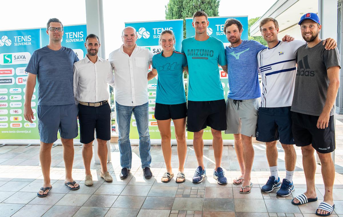 Miha Mlakar, Aljaž Kos, Đenio Zadković, Živa Falkner, Blaž Rola, Blaž Kavčič, Matic Spec, Tom Kočevar Dešman | Miha Mlakar, Aljaž Kos, Đenio Zadković, Živa Falkner, Blaž Rola, Blaž Kavčič, Matic Špec in Tom Kočevar Dešman | Foto Vid Ponikvar