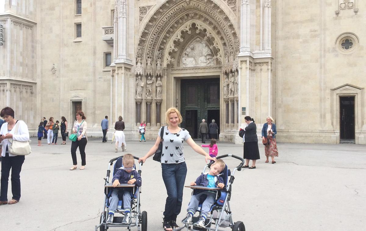 Darja Strazberger | Darja Strazberger, mama dveh dečkov s cerebralno paralizo, je ministru zastavila vprašanje, kdaj bo urejena pomoč tretje osebe na domu za družine, ki imajo mladoletne otroke, a kot pravi, odgovora na to vprašanje ni dobila. | Foto osebni arhiv