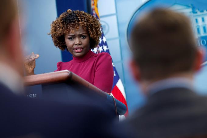 "Vem, da so bila vprašanja in pomisleki o tem, vendar ob nedavnih sestrelitvah ni nobenih dokazov o vesoljcih ali nezemeljski dejavnosti," je dejala Karine Jean-Pierre. | Foto: Reuters