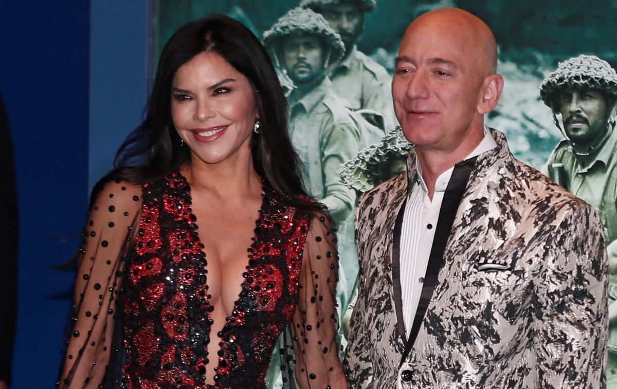 Lauren Sanchez, Jeff Bezos | Jeff Bezos v družbi partnerice Lauren Sanchez, s katero je v preteklosti varal svojo nekdanjo ženo Mackenzie. | Foto Reuters