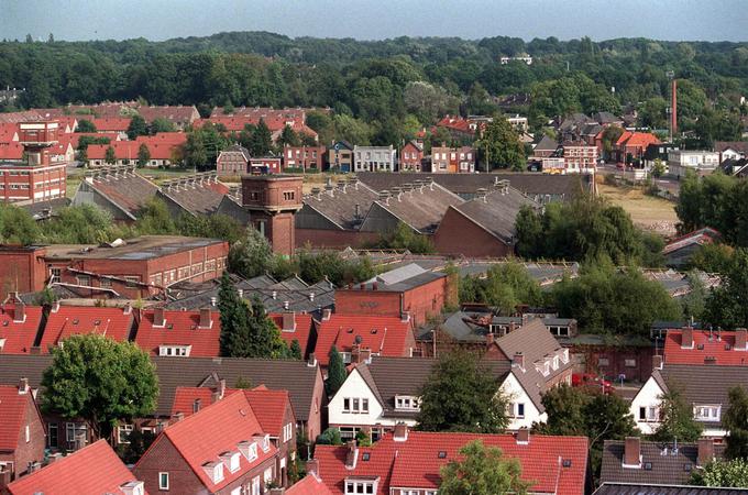 Tovarna in skladišče pirotehnike v Enschedeju, natančneje v soseski Roombeek, pred eksplozijo. | Foto: Reuters