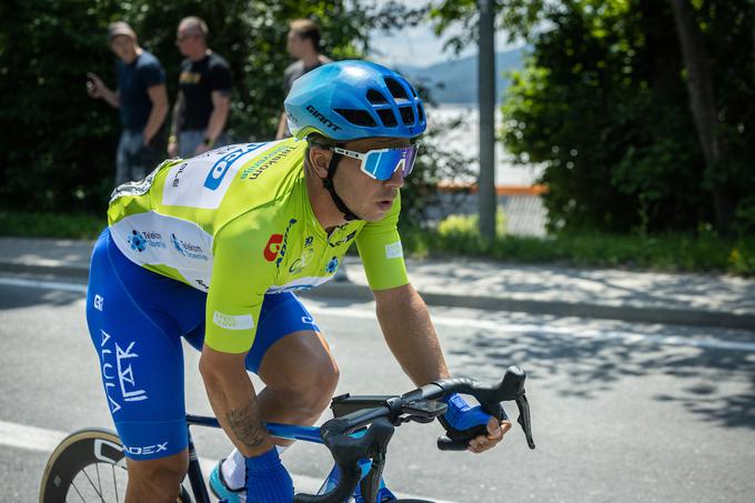 Dylan Groenewegen je imel vse pripravljeno za tretjo zaporedno zmago, nato se je v zadnjem krožišču zgodila zmeda. | Foto: Vid Ponikvar