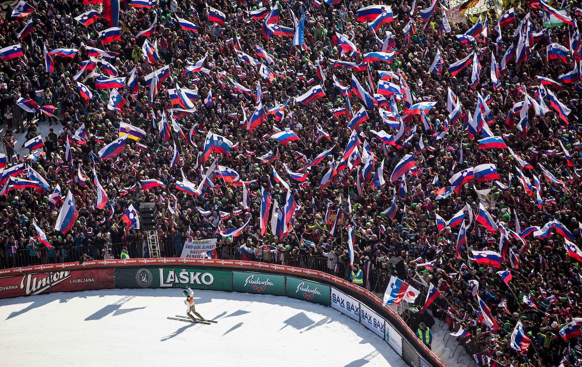 Planica | Takšne kulise med 19. in 22. marcem v Planici ne bomo videli, saj bo svetovno prvenstvo v poletih potekalo brez gledalcev. | Foto Vid Ponikvar