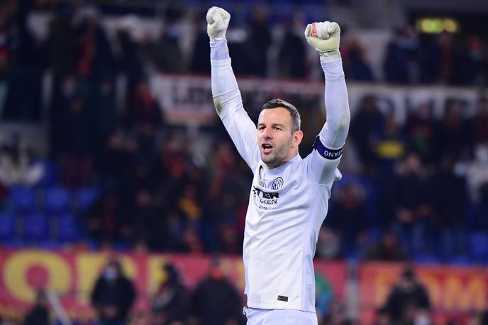 Samir Handanović | Samir Handanović je z Interjem skočil na vrh serie A. | Foto Reuters