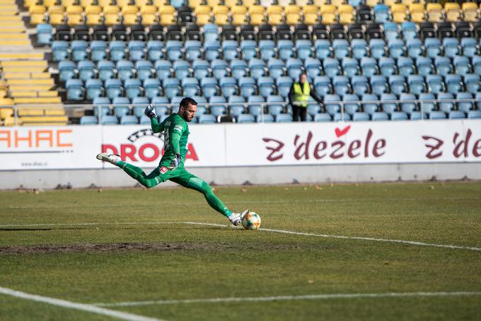 Vratar Celja Metod Jurhar se je izkazal s petimi obrambami. | Foto: Filip Jeram / Sportida