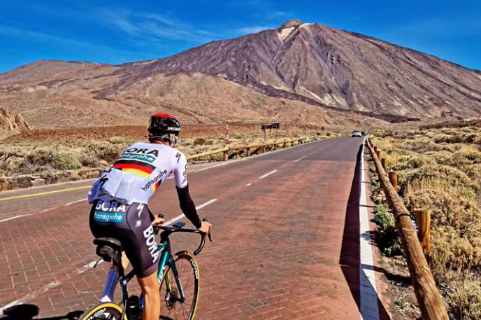 Emanuel Buchmann | Nemški kolesar Emanuel Buchmann je zelo razočaran nad odločitvijo moštva BORA - hansgrohe, da ga ne vključi v ekipo za Giro.  | Foto zajem zaslona