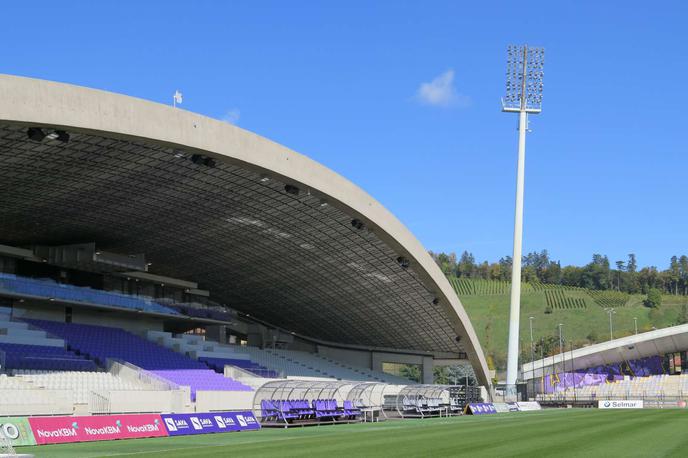 Obnova Ljudski Vrt | Obnovljena zahodna tribuna stadiona Ljudski vrt. | Foto Andreja Seršen Dobaj/STA