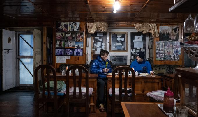 Davo in Miha na poti proti Everestu. | Foto: Rožle Bregar