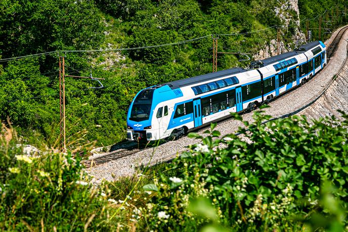 slovenske železnice dvopodni vlak